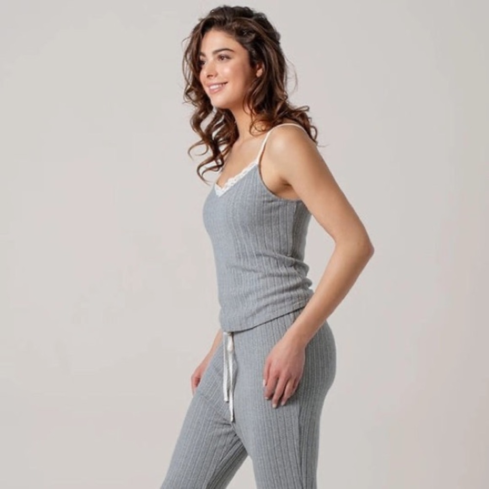 Nwt Blu Pepper Gray‎ ribbed Camisole with Lace Trim